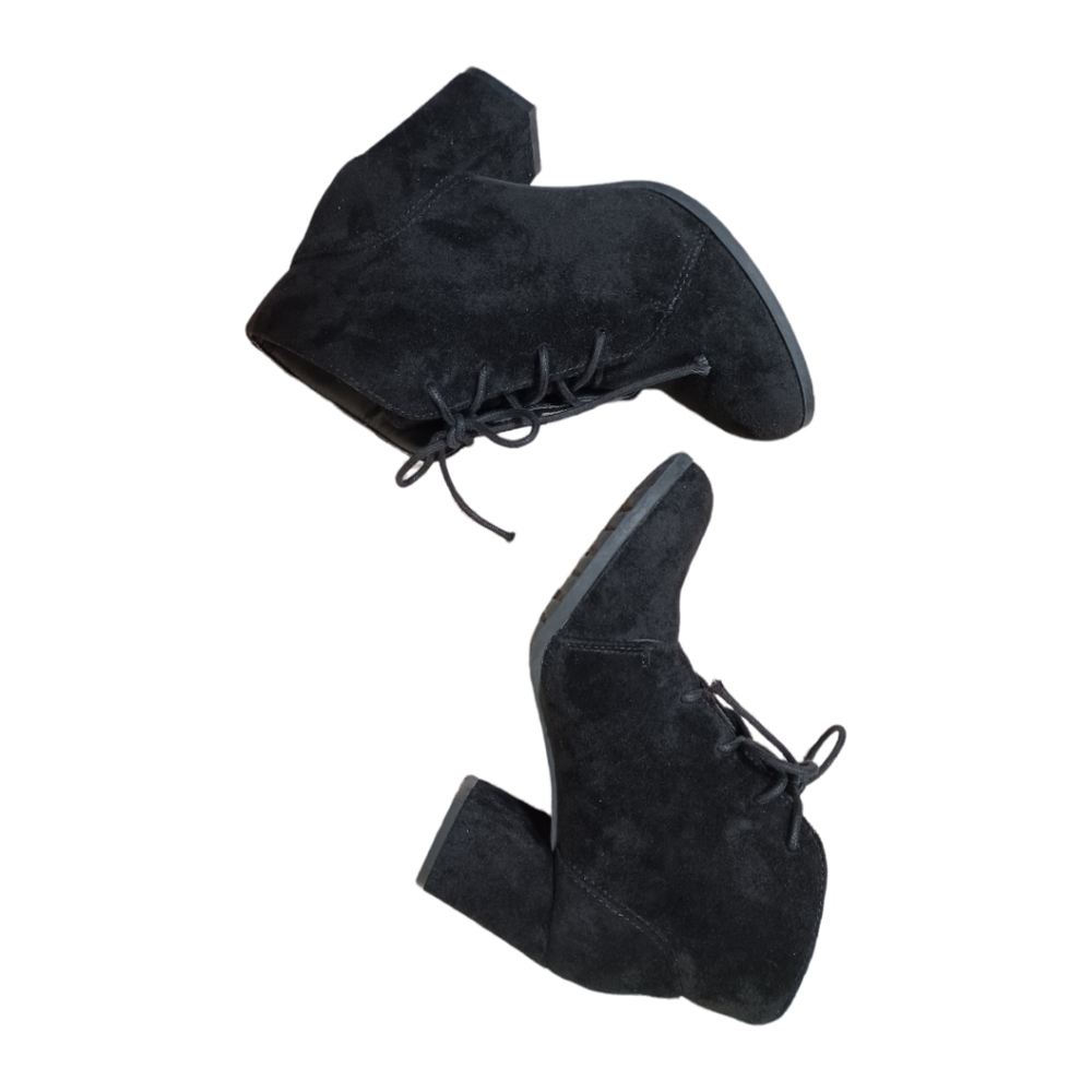 Madden Girl Size 6.5M Women's Velvet Lace Up Chunk Heel Boots